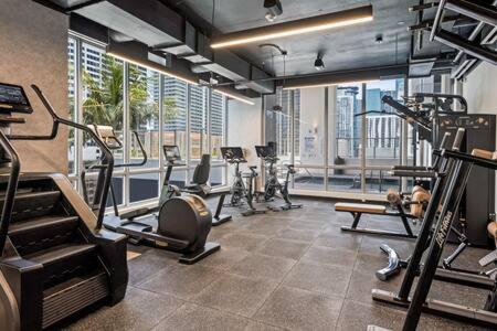 Апартаменты Heart Of Downtown Miami Studio Pool & Gym Экстерьер фото